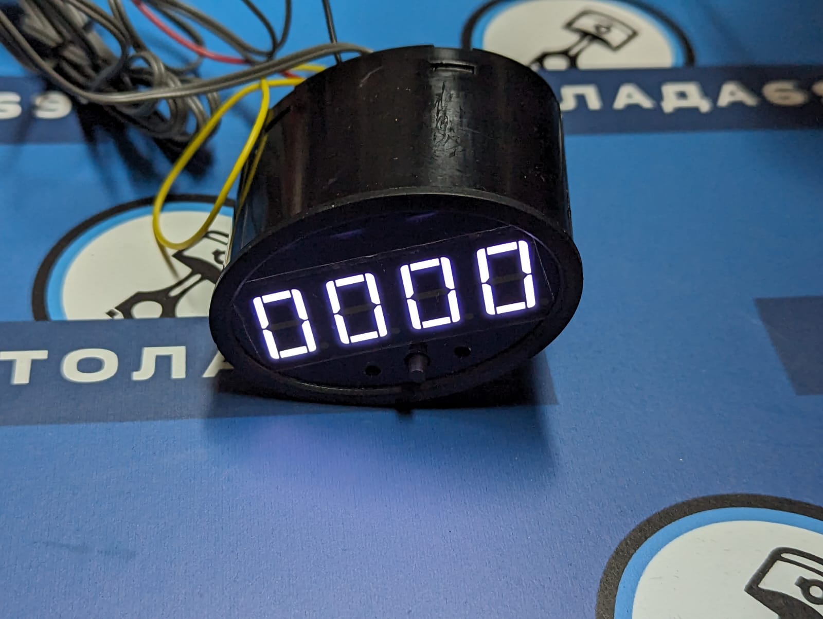Часы цифровые (время, вольтметр, термомет) белая подсветка (ПРИОРА1)